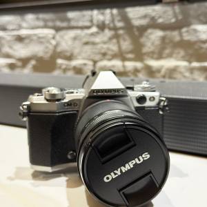 Olympus OM-D E-M5 Mark II + 40 -150mm 鏡頭