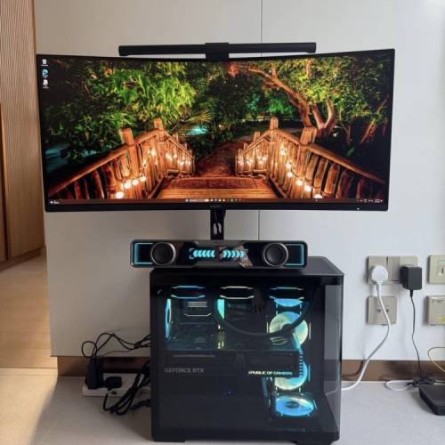 電競桌上電腦全套（包砌主機連RGB燈，曲螢幕，鍵盤及滑鼠）￼