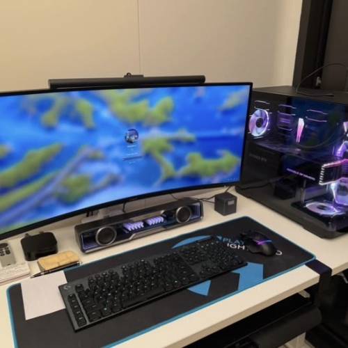 電競桌上電腦全套（包砌主機連RGB燈，曲螢幕，鍵盤及滑鼠）￼