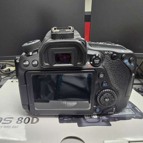 Canon 80D + EF 50mm f/1.8 II Lens