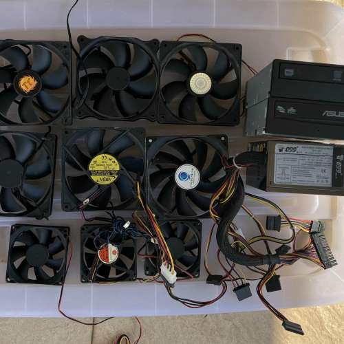 出售一堆電腦配件, 9把電腦風扇 +2部DVD RW 光碟機+ 099博士牛電源供應器 清屋出售...