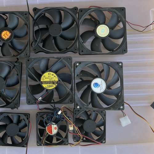 出售一堆電腦配件, 9把電腦風扇 +2部DVD RW 光碟機+ 099博士牛電源供應器 清屋出售...