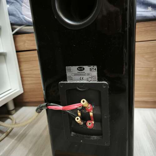 NHT ST4 黑色鋼琴漆音柱