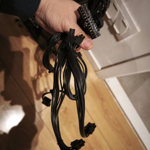 電腦電源FSP 650Wmax 金牌80plus