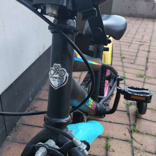8成新 14吋 小童單車，有輔助小車輪。14吋，不可摺，單速，身高 1米以下小童合用。