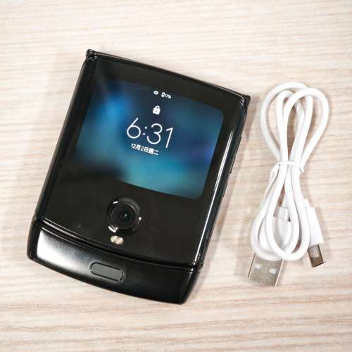 90%新 Motorola Moto Razr 一代2019版本 6+128GB 只支援e-Sim 屏幕有一小點光點 Mo...