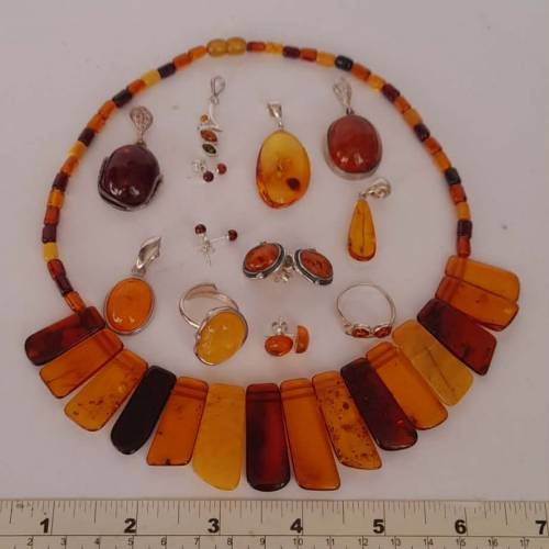 清貨價出售， 一手13件 北歐琥珀 鑲嵌純銀首飾 如照片顯示共售2500元,no.D14.1.26