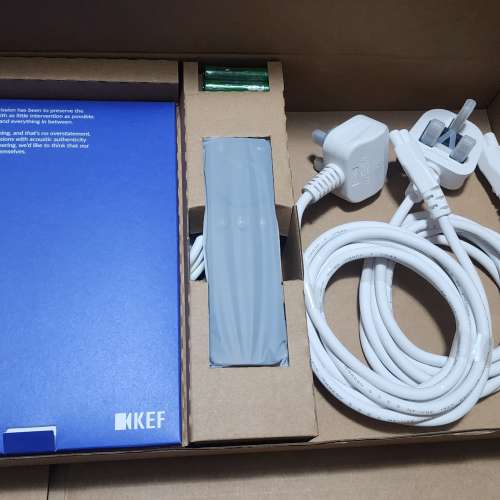 KEF LSX II 無線 HiFi 揚聲器(最新棉白色)+ KEF P1 Desk Pad(銀色)+Gotham 85025 升...