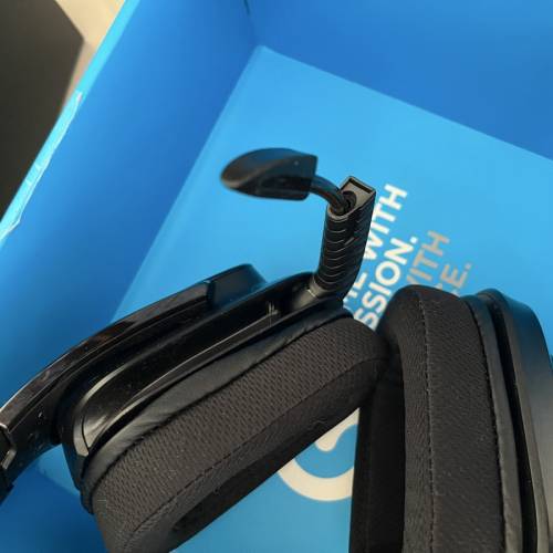 Logitech 7.1 聲度環繞遊戲耳機g633  （九成新）