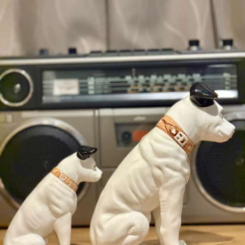 出售Nipper RCA Victor dog 2隻，1大1細，細高度約15cm，大高度約21cm，整體80%新...