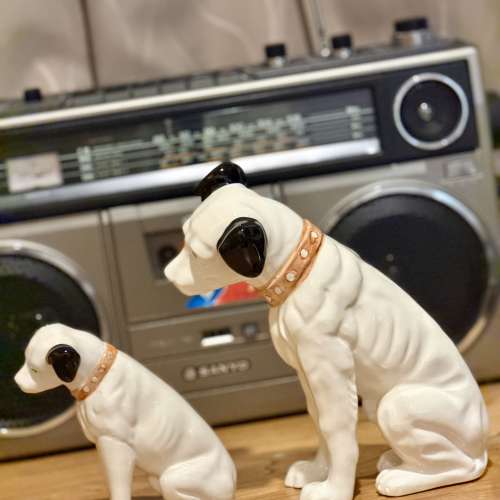 出售Nipper RCA Victor dog 2隻，1大1細，細高度約15cm，大高度約21cm，整體80%新...