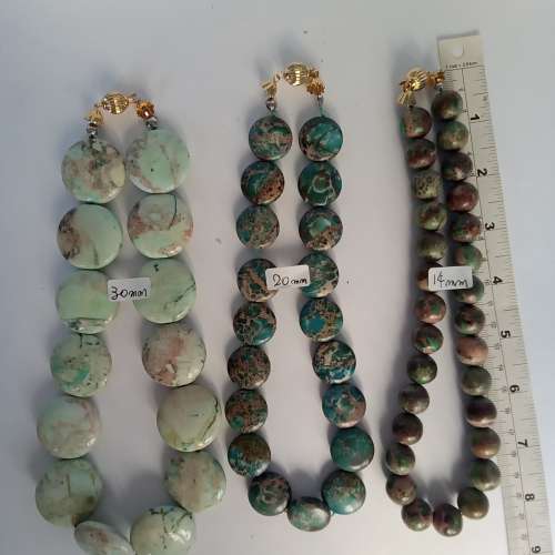 古松頸鏈長16寸，連焊口波仔扣，總長度約18寸，每條300元，三條600元。no.B15.1.26