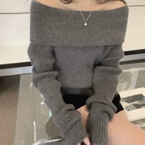 灰色露肩針織衫 (free size)