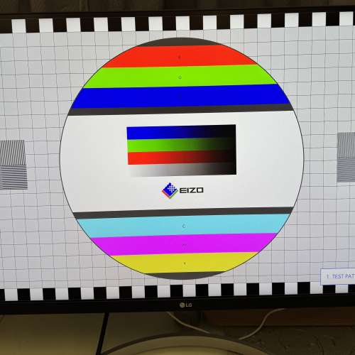 平放 LG 32吋 4K Monitor (32UN550-W) 運作正常 (邊位有瑕疵)