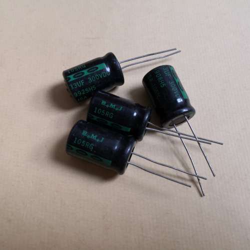 美國 BMI 300V 33UF 電容4個（思碧代工）