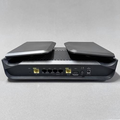 Netgear Nighthawk AXE7800 Tri-Band WiFi 6E Router RAXE300 支援 2500M 光纖寬頻