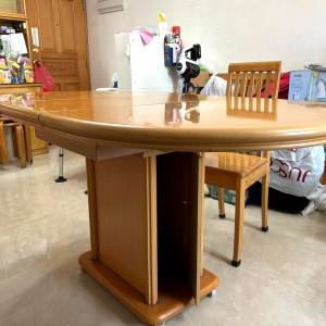 免費送出： 二手餐檯+4椅（免費送出）~靚木、實木~可隨時取走~上水天平邨單位內自取