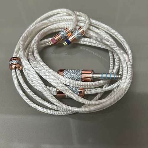 (耳機線名:白羊座 Aries)由3款金屬組成(金銀銅)，使用美國CAMPFIRE最新技術，線芯平...