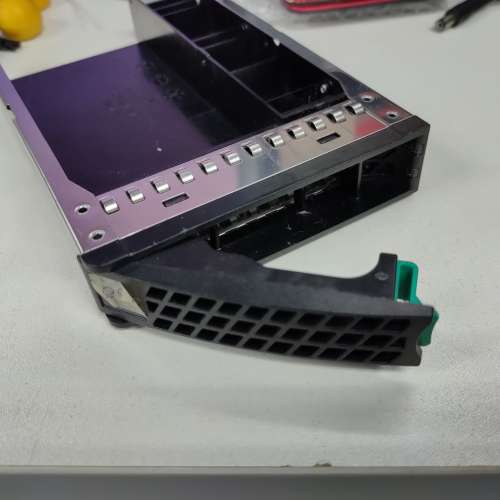 Intel server P/N: G17590-002 2.5" 轉 3.5" disk tray