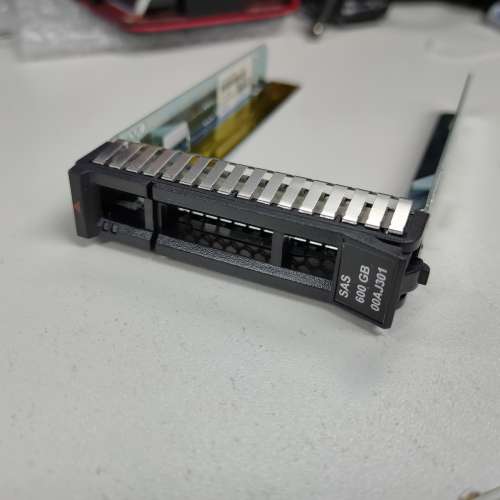 IBM X3650M5  P/N:00E7600 2.5" disk tray