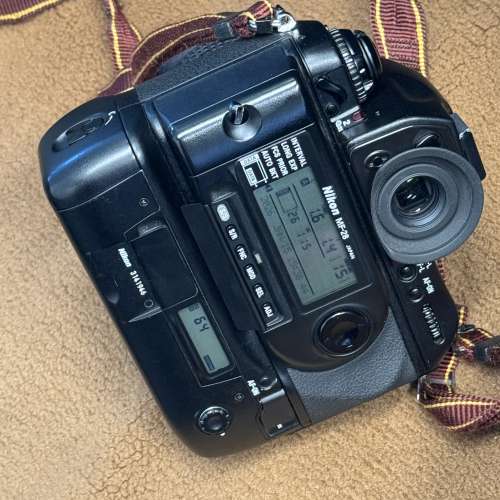 Nikon F5 w/ MF28 + Nikon AF 28mm f1.4D