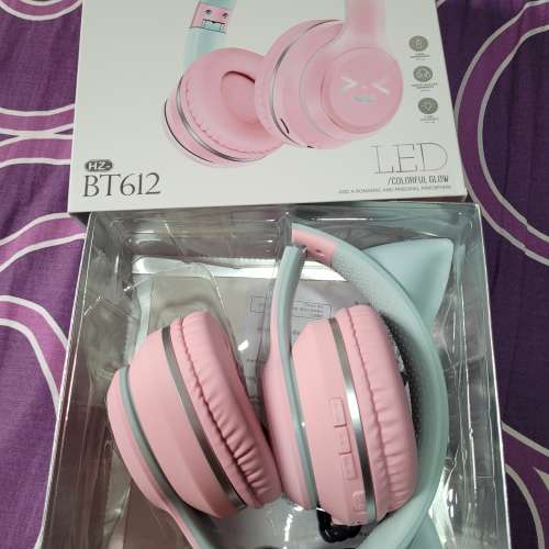 斗音貓咪CAT直播藍牙耳筒，幻彩燈光，全新全套，屯門良景村取。