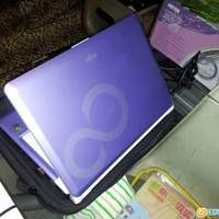 紫白色富士通 M2010 net book  95%new 原裝行貨..交換電腦