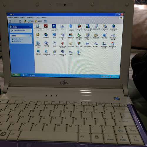 紫白色富士通 M2010 net book  95%new 原裝行貨..交換電腦