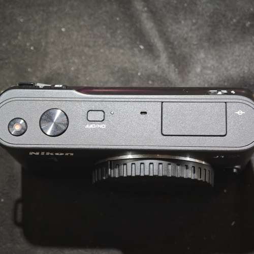 nikon J1 尼康 1 Nikkor 跟1電一充連肩帶 95%以上新 功能正常