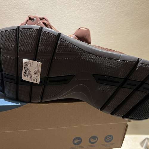 全新 Clarks 🇬🇧 其樂 輕身真皮便服鞋