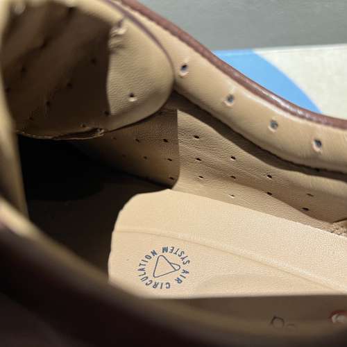 全新 Clarks 🇬🇧 其樂 輕身真皮便服鞋