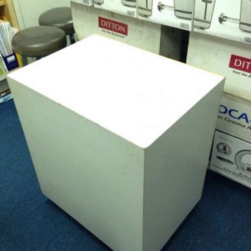 電腦枱 帶輪 有花 有破損 USED Computer desk. $98