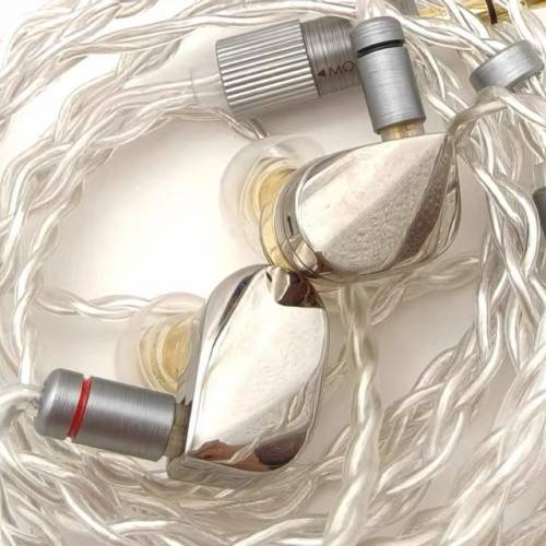 水月雨 光辉illustrious 入耳式耳机