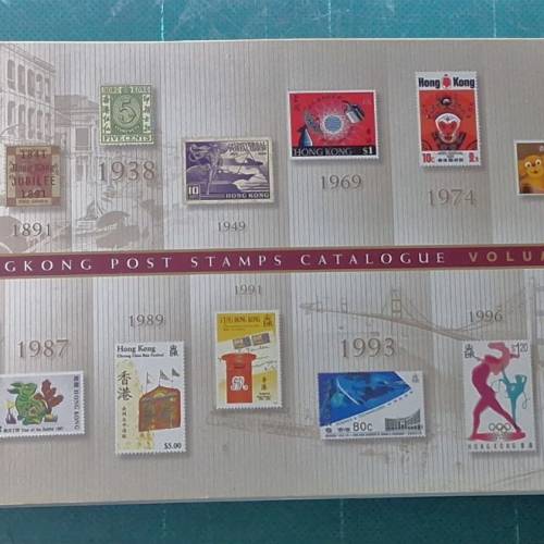 一個2003 年香港郵政發行的年度郵票冊（年冊），包含該年度發行的全套郵票，並附有...