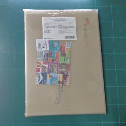 一個2003 年香港郵政發行的年度郵票冊（年冊），包含該年度發行的全套郵票，並附有...