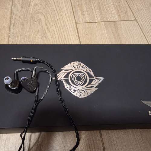 Empire ears Raven 全套有單有保