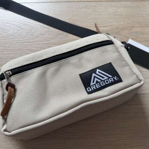 全新 Gregory 灰色斜孭袋