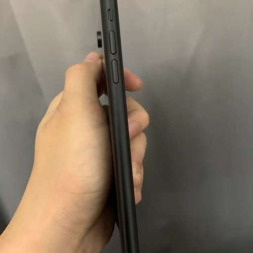 Apple iPhone XR 128G 黑色 港行，雙咭雙待，功能全部正常運作，電池效能96 %，電池...