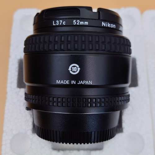 Nikon AF Nikkor 35mm F2D 跟 Nikon L37C 52mm Filter + 原廠 Nikon HN-3 遮光罩