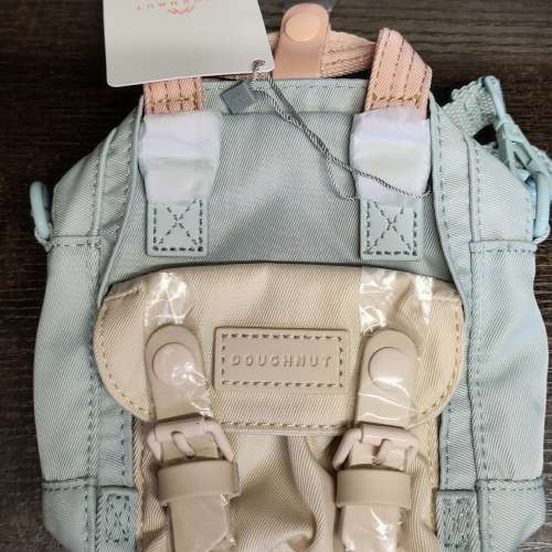 Doughnut Macaroon Tiny 斜背包 (雨滴 x 煙霞)