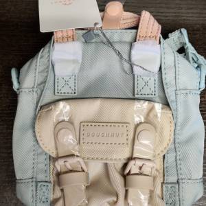 Doughnut Macaroon Tiny 斜背包 (雨滴 x 煙霞)