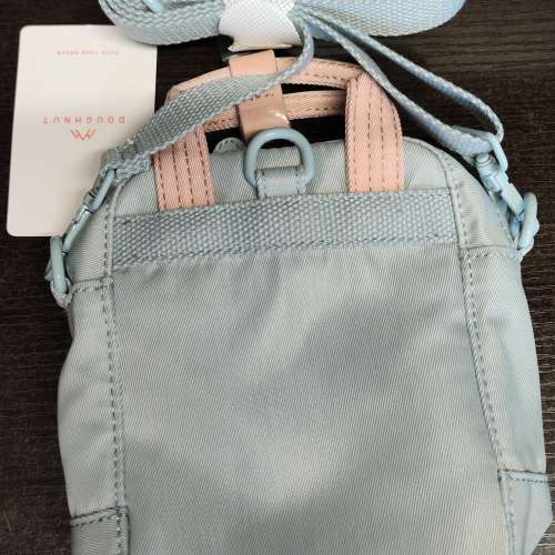 Doughnut Macaroon Tiny 斜背包 (雨滴 x 煙霞)