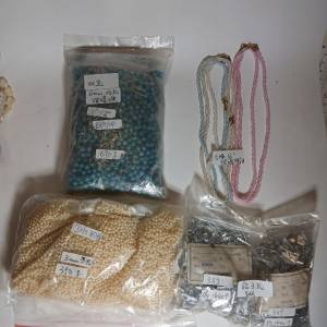 一手四款玻璃珠/頸鏈 3mm珠及三孔鋁條diy, 如照片顯示全部共售250元
