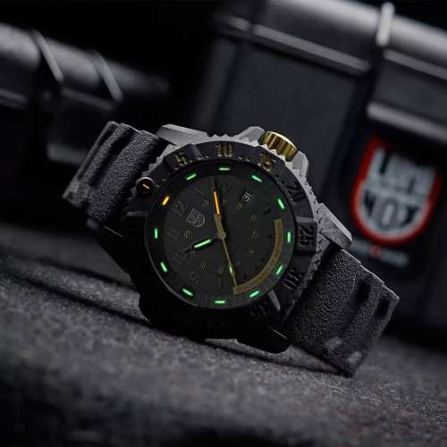 99%新 Luminox Master Carbon Seal 碳纖維超級海豹 金龍年限量款 XS.3805.DRAG.SET ...