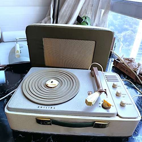 飛利浦手提黑膠唱片機