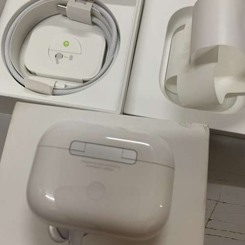 99%New Apple AirPods Pro 2 MagSafe Case (USB-C) MTJV3, Apple care+ 31-7-2027