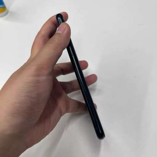 Apple iPhone XR 128G 黑色 港行，雙咭雙待，功能全部正常運作，電池效能96 %，電池...