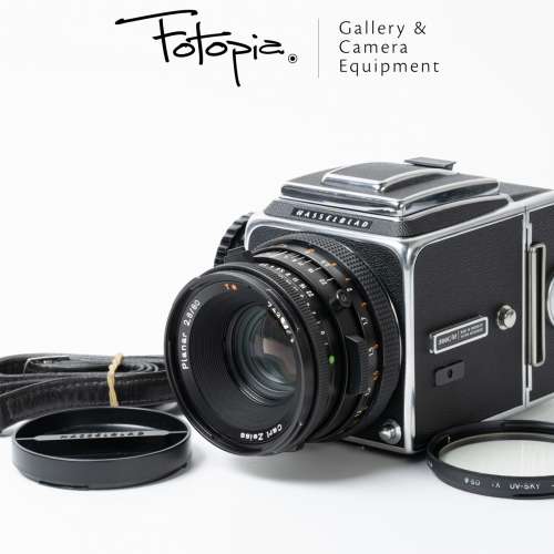 || Hasselblad 500C/M - Chrome with Planar CF 80mm F2.8 T* & extra ||