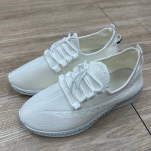 全新：男裝白色運動鞋 Men White Sneakers Size 39