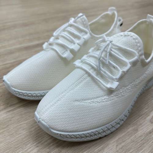 全新：男裝白色運動鞋 Men White Sneakers Size 39